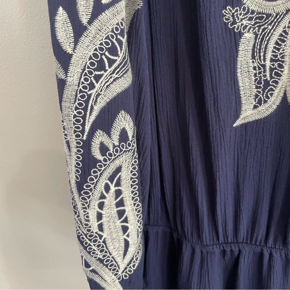 Reitmans Navy Dress with White Embroidered Details - Picture 2 of 4